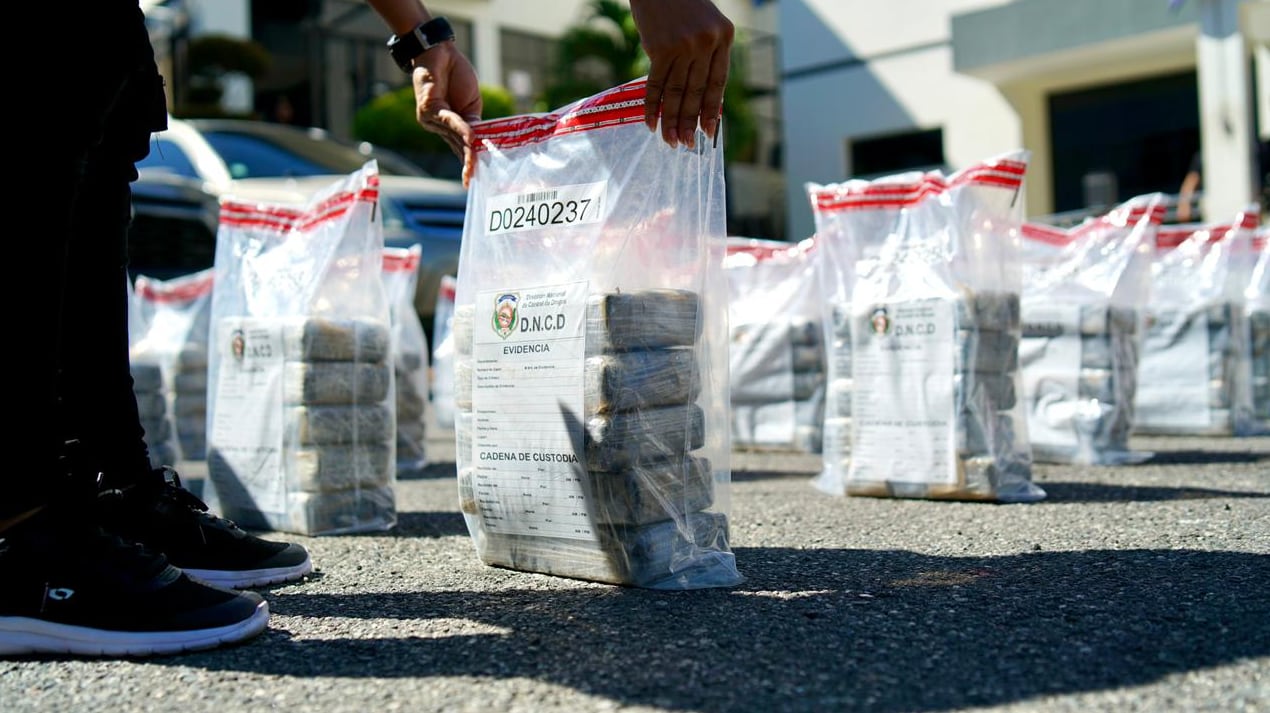 La investigación vincula 1,027.15 kilogramos de cocaína ocupados en la embarcación Lucifer en Cap Cana y otros 666,27 kilogramos incautados en 17 allanamientos simultáneos./ (Dirección Nacional de Control de Drogas)