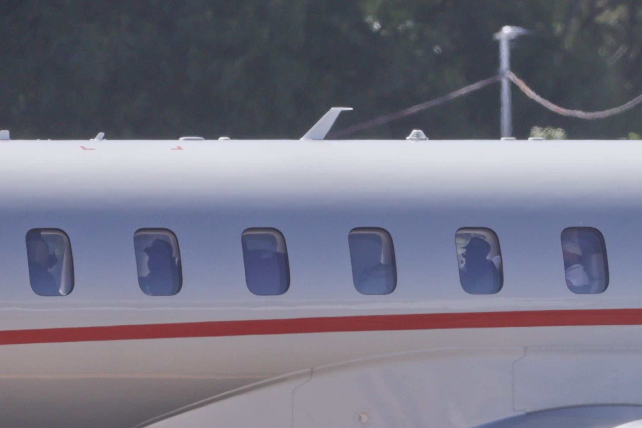 Tras agotar tres conciertos en el Estadio Monumental, Bad Bunny consolidó su perfil internacional con una salida reservada y máxima seguridad en Argentina