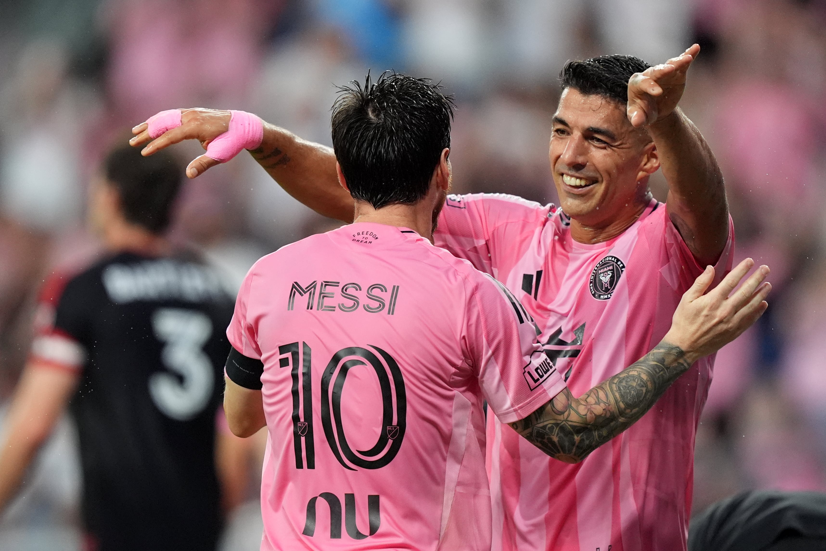 La emotiva reflexión de Luis Suárez sobre la despedida de Lionel Messi de la selección argentina (Foto AP/Rebecca Blackwell)