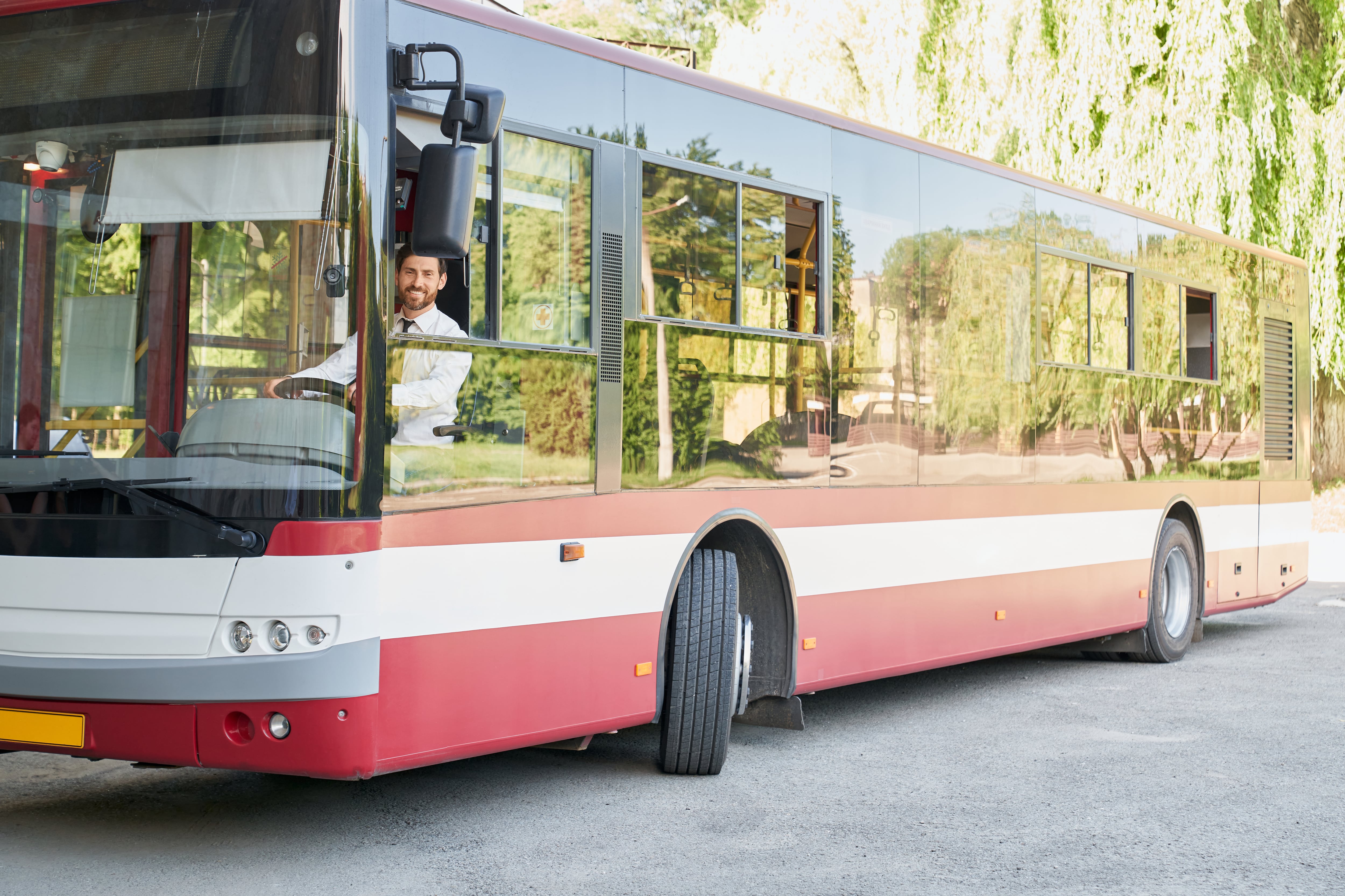 Un conductor de autobús (Freepik)