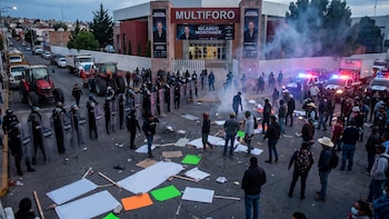 Policías antimotines desalojan protesta de productores de frijol en Zacatecas: al menos 11 detenidos durante concierto de Ricardo Montaner