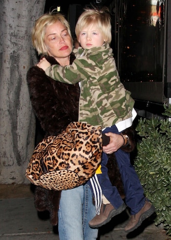 Sharon Stone le preguntó a las esferas de luz que debía hacer por el bien de su hijo Roan.