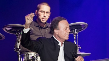 Julio Iglesias publica mensajes de