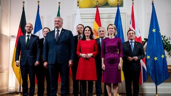 España aboga junto a otros países europeos por movilizar nuevos fondos para Ucrania "en un momento decisivo"