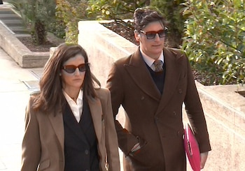 Luis Medina, arropado por su