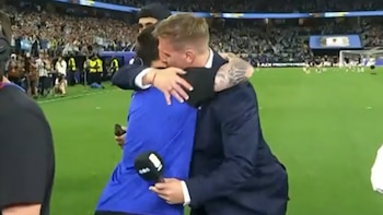 El abrazo de Lionel Messi que dejó a Maxi López al borde de las lágrimas: “Estoy emocionado”