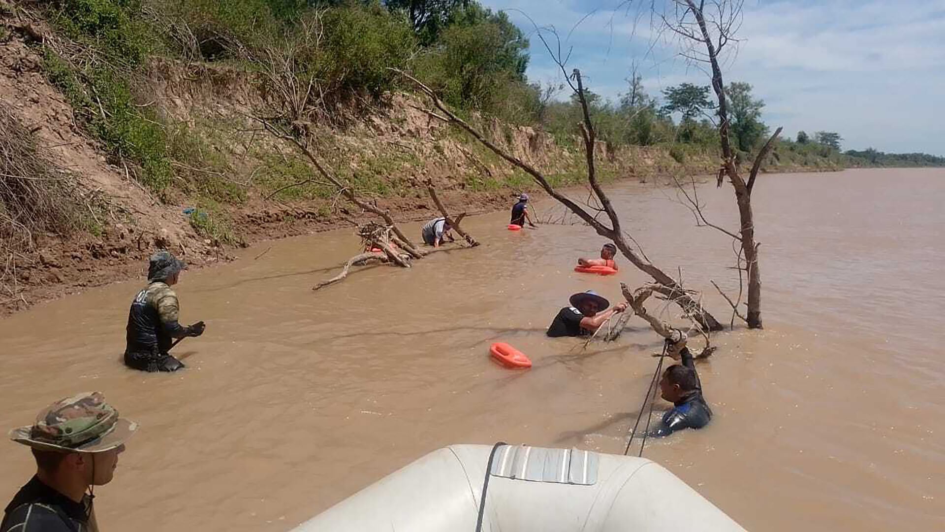 Los investigadores hicieron tres rastrillajes para encontrar el collar de Acaí en el Bermejo
