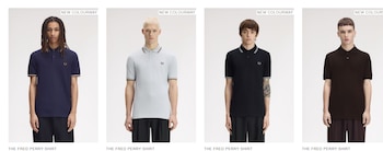 Cuatro modelos masculinos de pie, cada uno con una camisa polo Fred Perry de diferente color sobre un fondo blanco liso