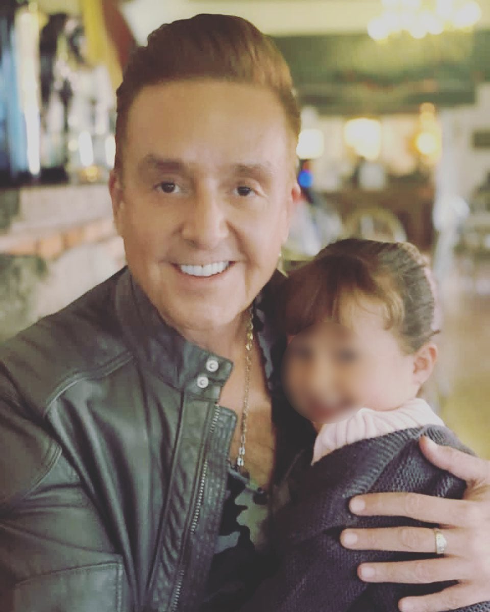 El último encuentro entre Ochoa y Bisogno ocurrió en la tienda de la cantante, cuando le obsequió a la hija del conductor el disfraz que marcó su última conversación antes de su fallecimiento.Foto: IG/bisognodaniel