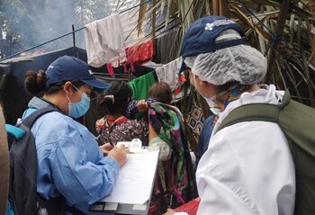 Imagen de los funcionarios del