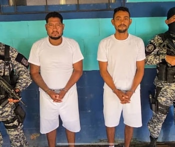 La Fuerza Armada incautó 150 kilos de cocaína valorados en más de tres millones de dólares en la playa Mizata. (Foto: FGR)