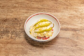 Ensaladilla rusa con piparras (Adobe