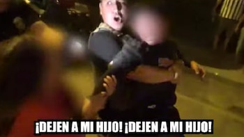 Policías detienen a menor de