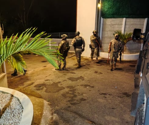 La policía judicial allanó una propiedad en Santiago de Paraíso atribuida al supuesto cabecilla del grupo, de apellidos Prieto Medina./ (CR Hoy)
