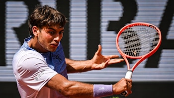 El italiano Flavio Cobolli alza