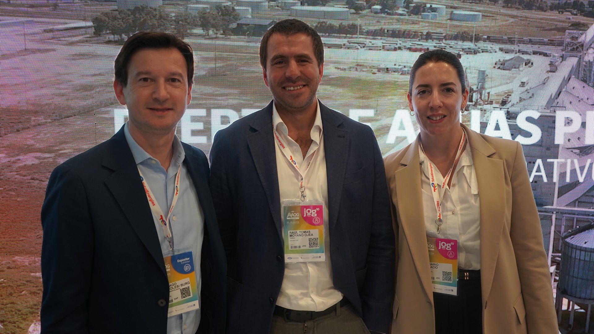 Santiago Mandolesi junto a Tomás Moyano y Rosario Palacio, representantes de Ticmas