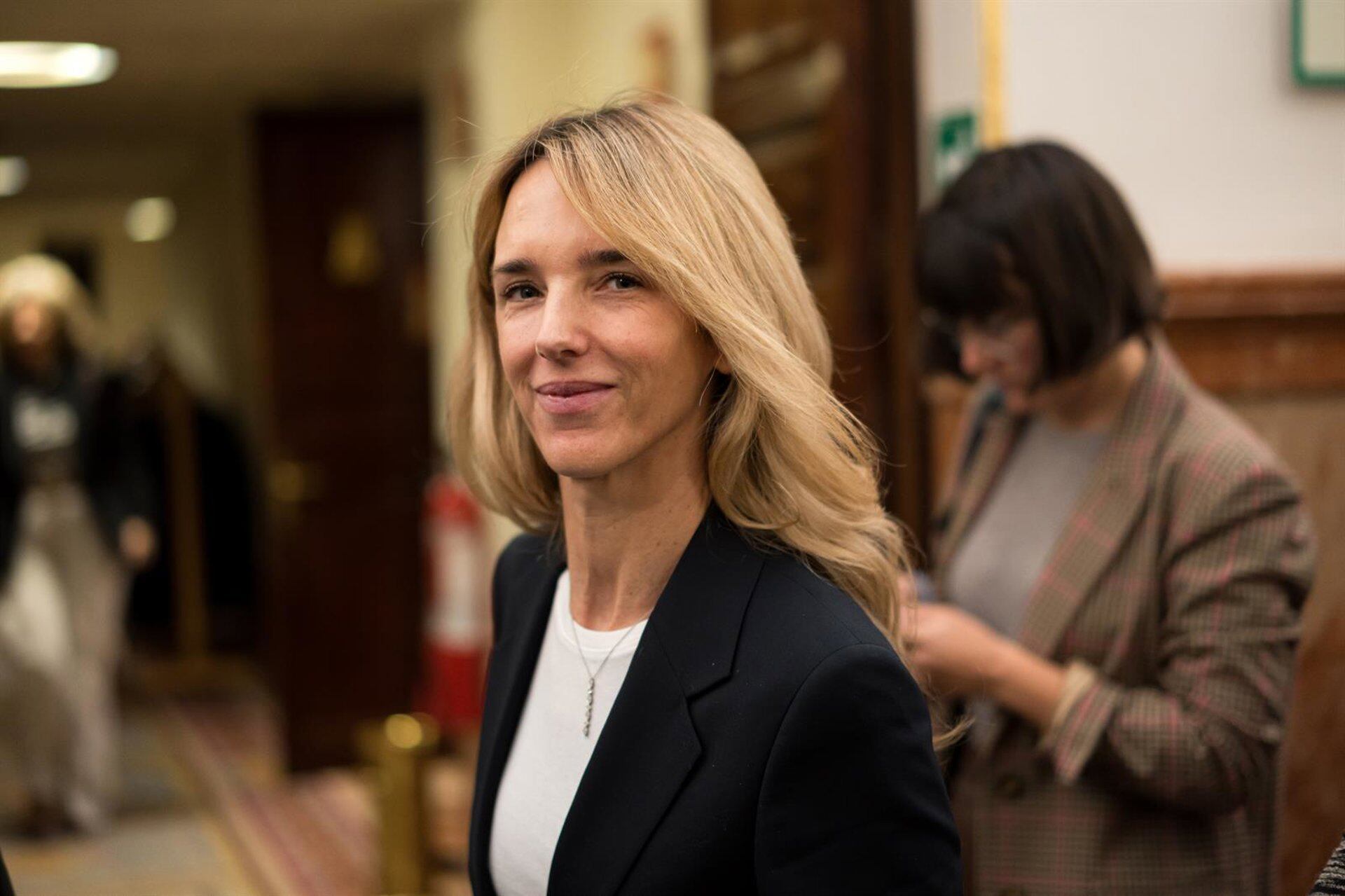 Álvarez de Toledo acusa a Sánchez de querer «dictar sentencia» con el fiscal general: «Eso tiene un nombre, dictadura»