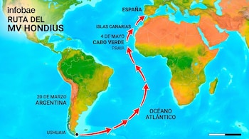 Mapa global que muestra la ruta marítima del MV Hondius con flechas rojas, desde Ushuaia, Argentina, hasta España, pasando por Cabo Verde en el Océano Atlántico.