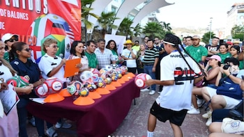 Artesanos del balón llegan al Senado: la iniciativa cultural de Beatriz Mojica