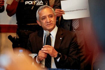 Patricio Carrillo postula para una