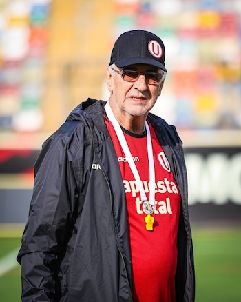 Jorge Fossati dirigió los entrenamientos