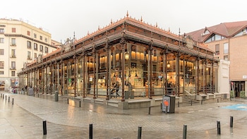 Los 12 mejores mercados de abastos de España: de uno de los más clásicos de Madrid con cien años de historia a uno de los más nuevos en Sevilla