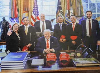 El presidente recordó su encuentro con Donald Trump y calificó una fotografía enviada por prensa estadounidense como “trampa” - crédito @petrogustavo/X