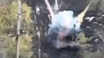 El vehículo estalló en una