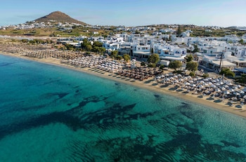 Naxos, en el mar Egeo, se distingue por sus playas extensas, tradiciones auténticas y una vida cultural vibrante (REUTERS/Stringer)