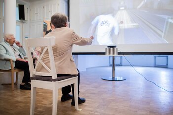 Además del internet, los ancianos