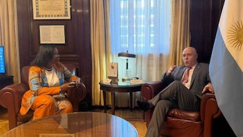 La vicepresidenta del Congreso Nacional, Johana Bermúdez, durante su visita al Parlamento argentino. Reunión oficial entre autoridades legislativas de Honduras y Argentina. (Foto: X)