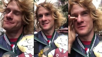 Extranjero asiste al festejo de