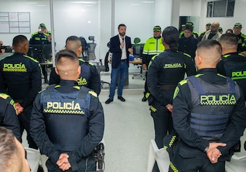 A través de redes sociales,