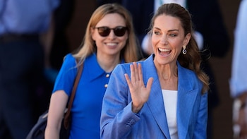 Kate Middleton deslumbró en Wimbledon con un traje azul, en una combinación de elegancia y frescura