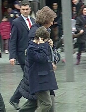 Froilán con su abuela, la