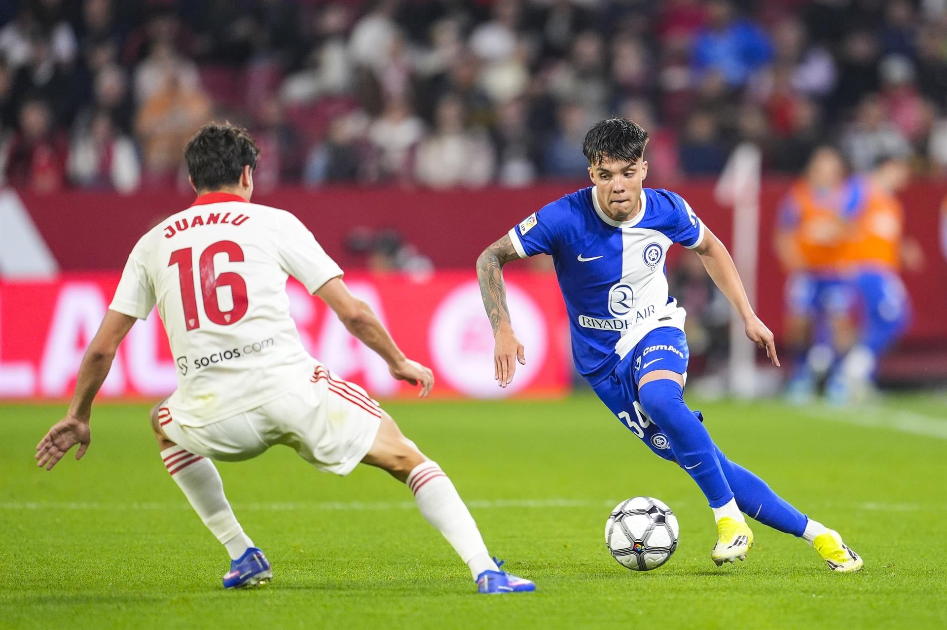 El lateral izquierdo Julio Díaz ficha por el Sevilla FC hasta 2031