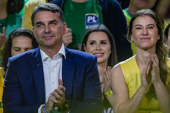 FILE — Flávio Bolsonaro and his wife, Fernanda, at his presidential campaign launch party in São Paulo, Brazil, July 25, 2026. Bolsonaro, the presidential candidate defeated in Brazil’s elections, landed in Miami on Wednesday, Oct. 28, according to a U.S. official and news video footage, fleeing his country with his family after Brazilian authorities canceled his passports as part of a money-laundering investigation. (Victor Moriyama/The New York Times)