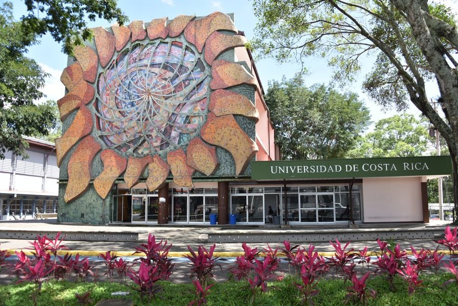 La propuesta plantea revisar gastos administrativos, viáticos, viajes oficiales, actividades protocolarias, alimentación y otros desembolsos financiados con recursos públicos. Fuente: Universidad de Costa Rica