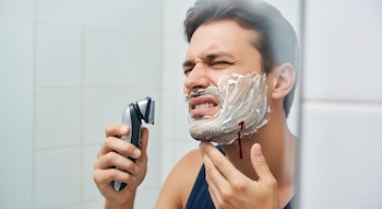 Las personas con cortes o