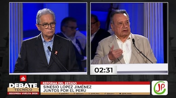 Composición de dos pantallas mostrando a Sinesio López en el debate técnico del JNE sobre la Reforma del Estado, con un cronómetro y logotipos.