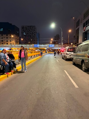 10 soles alquilan los bancos en la av. Brasil para poder ver el Desfile Militar