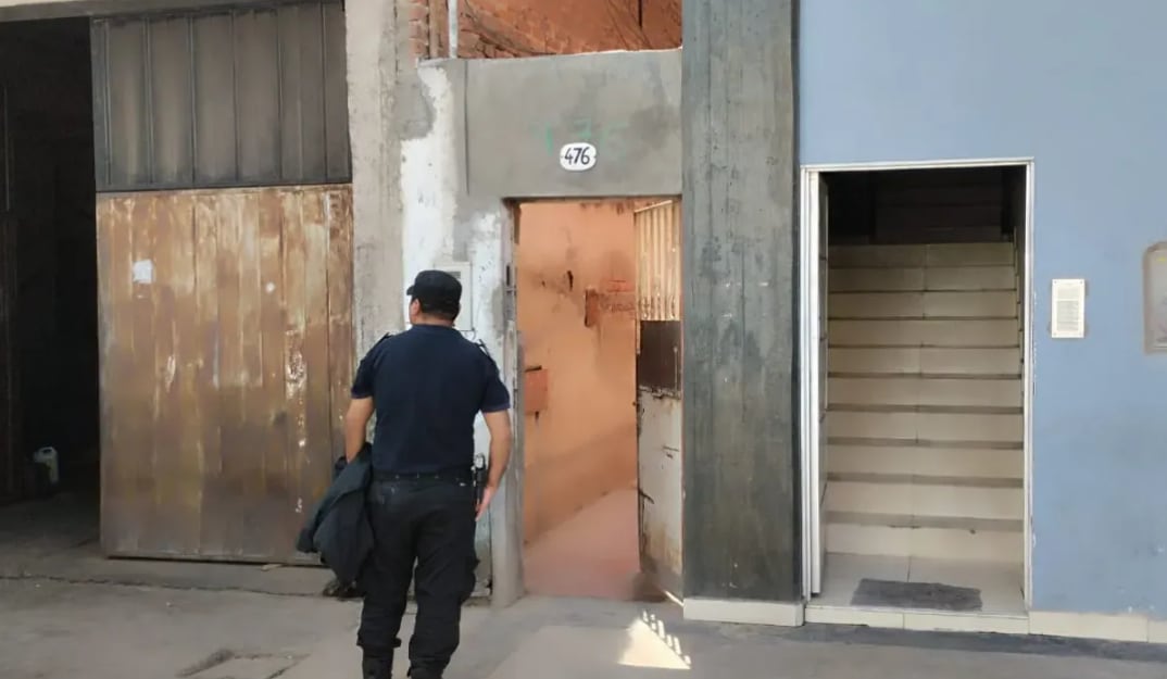 La familia de la víctima denunció que la policía llegó al lugar cuando la joven aún estaba viva, pero se retiró sin intervenir (Fuente: Jujuy al Momento)