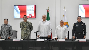 Capturan a cuatro policías por presuntamente entregar a jóvenes a un grupo criminal en Quintana Roo