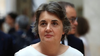 Dimite la directora del Louvre