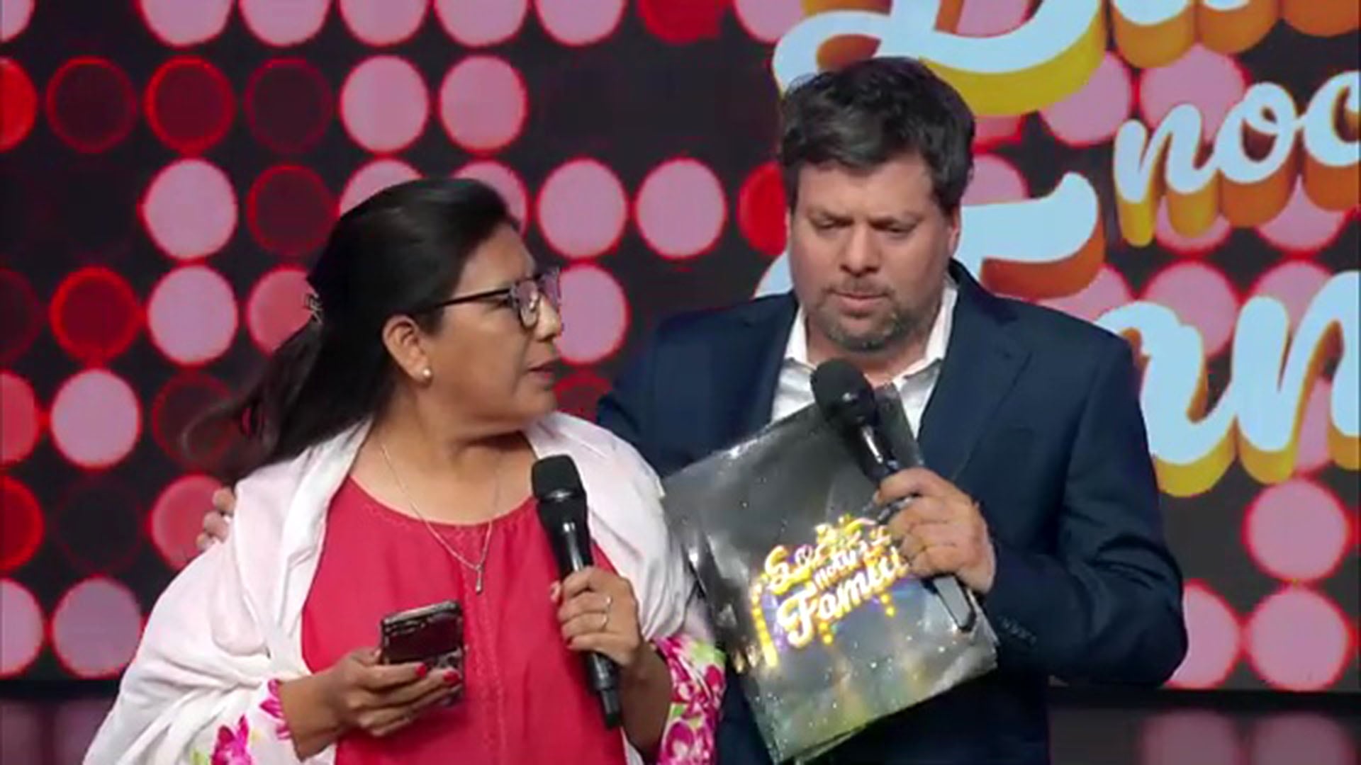 El intercambio entre Guido y la profesora combina rigor académico, espontaneidad y complicidad ante las cámaras