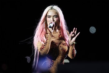 Karol G en su show