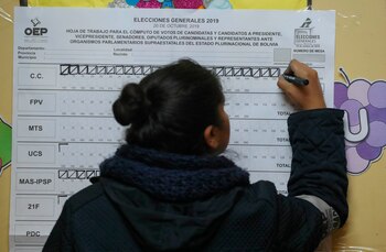 Los comicios serán el 18 de octubre (EFE/Martin Alipaz/Archivo)