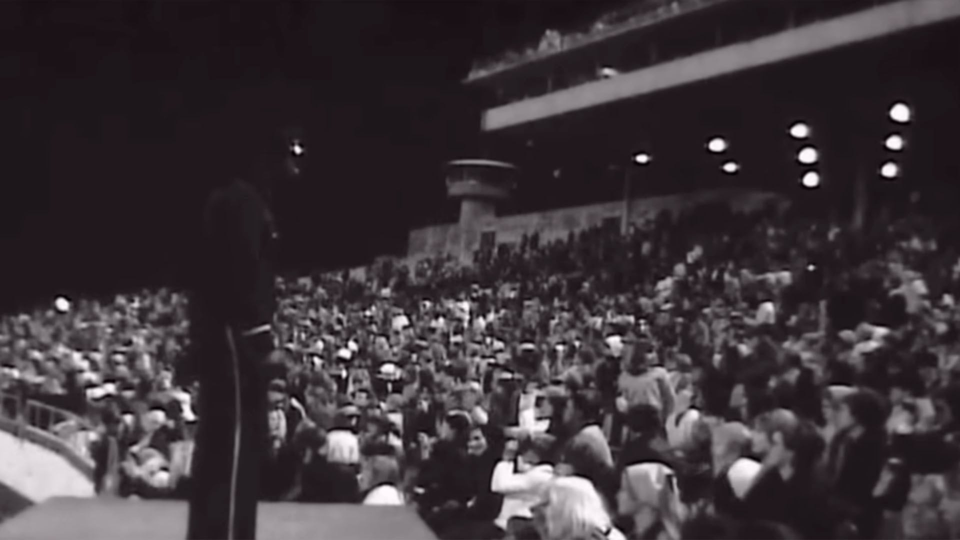 Candlestick Park recibió a 25.000 personas en un estadio para 42.500 y el último concierto pago de los Beatles dejó pérdidas a la empresa organizadora (Captura de video)