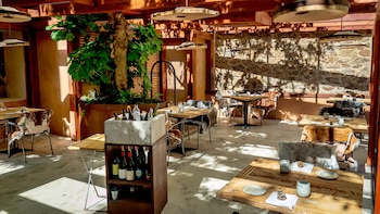 Los académicos de la gastronomía madrileña eligen su restaurante favorito de 2026: Montia, una joya en plena sierra de Guadarrama