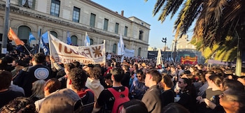 Miles de personas colmaron las calles de Santa Fe para exigir el cumplimiento de la Ley de Financiamiento Universitario